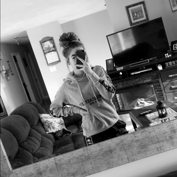 Meet your Posher, Julie - Picture 1 of 1